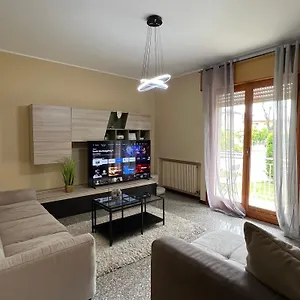 Al Piano Terra Vicino All'aeroporto. Apartament